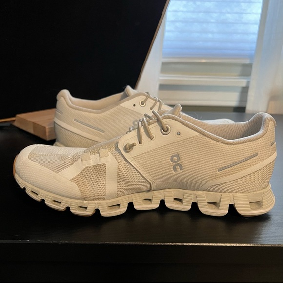 Excellent condition On Running Cloud5 sneakers - off white - Picture 2 of 8